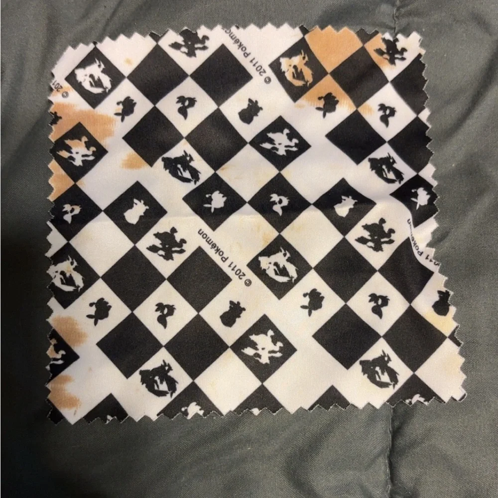 Pokemon Black & White DS/3DS Holder with cleaning cloth
